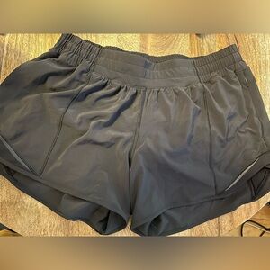 Lululemon hotty hot short II TALL sz 10